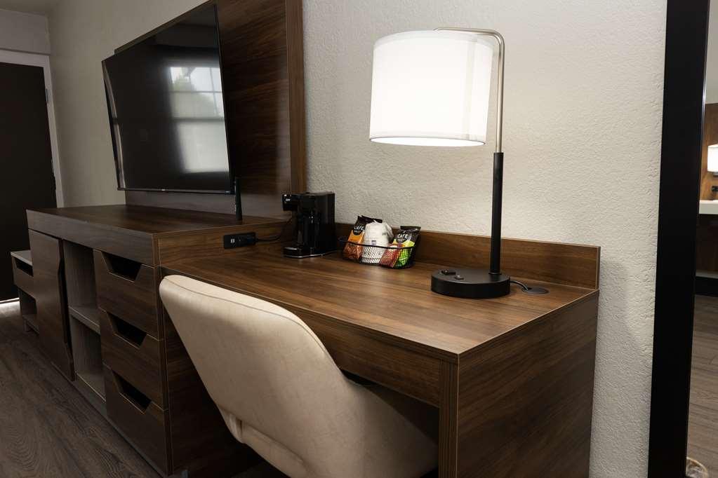Bhagat Hotels Stone Mountain Atlanta BW Signature Collection Tucker Room photo